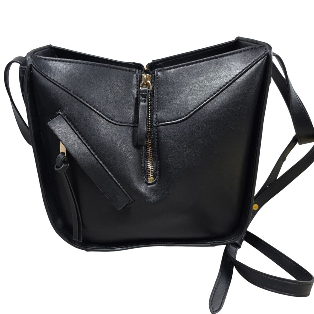 House of Harlow 1960 Black Structured Crossbody Shoulder Bag Gold Hardware